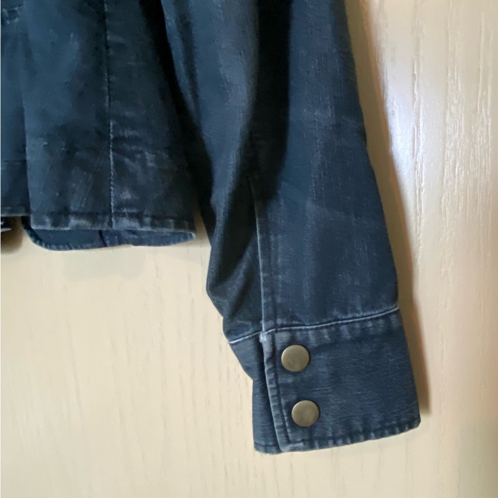 Denim moto jacket with snaps, zippers, and tailored fit. By Apostrophe stretch - Picture 4 of 5